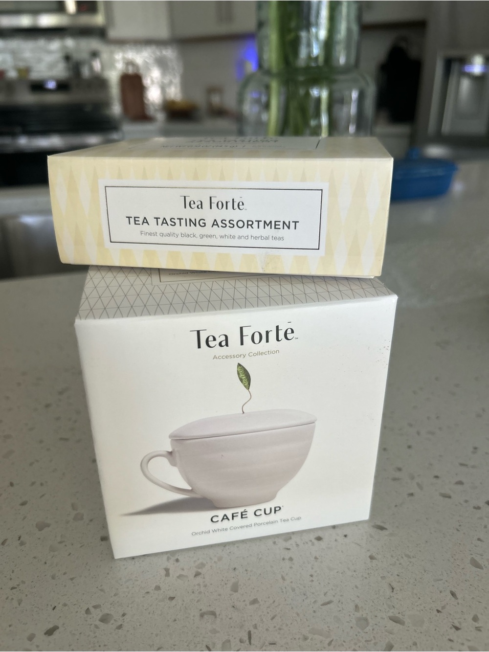 Tea Forté Orchid White Café Cup with Lid White including 5 pyramid tea infuser